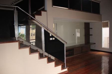 Casa à venda com 557m², 5 quartos e 4 vagasSala