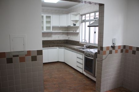 Casa à venda com 557m², 5 quartos e 4 vagasCozinha