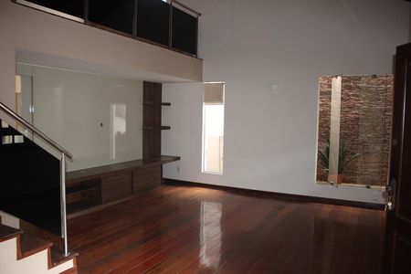 Casa à venda com 557m², 5 quartos e 4 vagasSala