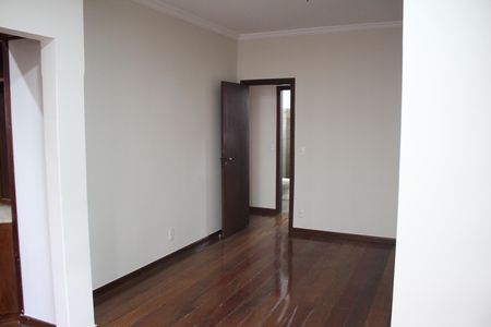 Casa à venda com 557m², 5 quartos e 4 vagasSuíte 2