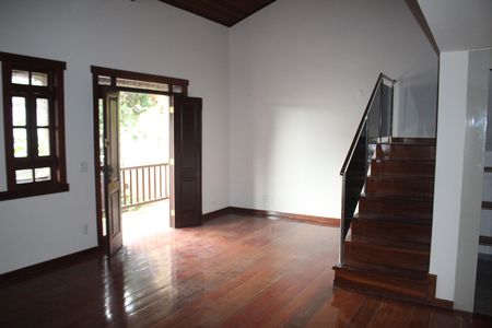 Casa à venda com 557m², 5 quartos e 4 vagasSala