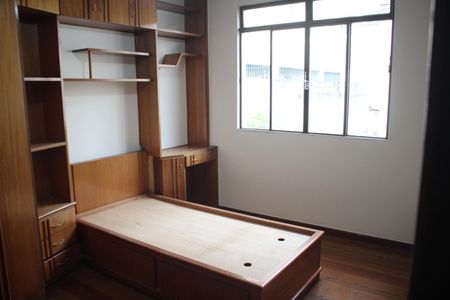 Casa à venda com 557m², 5 quartos e 4 vagasQuarto 