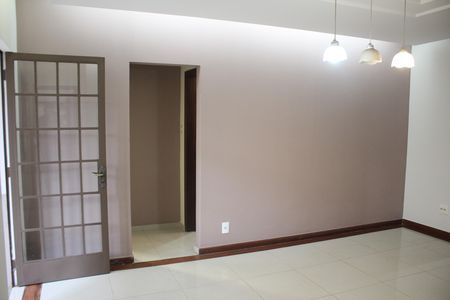 Casa à venda com 557m², 5 quartos e 4 vagasQuarto 2