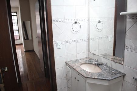Casa à venda com 557m², 5 quartos e 4 vagasBanheiro