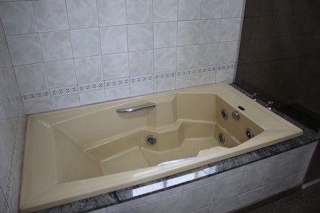 Casa à venda com 557m², 5 quartos e 4 vagasBanheiro da Suíte