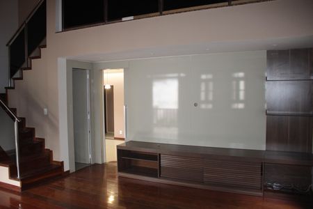 Casa à venda com 557m², 5 quartos e 4 vagasSala