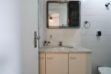 Apartamento para alugar com 135m², 3 quartos e 1 vaga Apartamento para alugar com 135m², 3 quartos e 1 vagaBanheiro Suíte 1