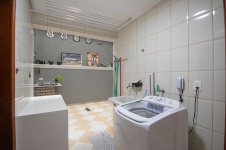 Casa à venda com 240m², 3 quartos e 5 vagasÁrea de Serviço