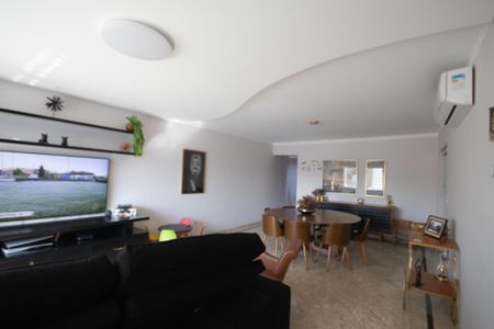Casa à venda com 240m², 3 quartos e 5 vagasSala