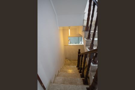 Casa à venda com 240m², 3 quartos e 5 vagasEscada