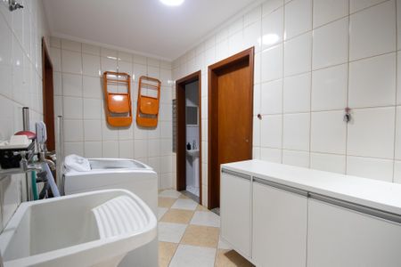 Casa à venda com 240m², 3 quartos e 5 vagasÁrea de Serviço