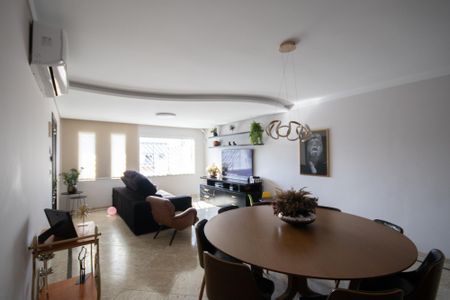 Casa à venda com 240m², 3 quartos e 5 vagasSala