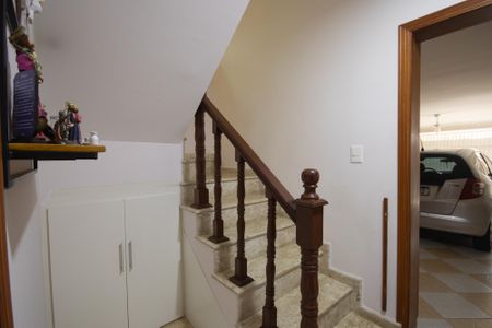 Casa à venda com 240m², 3 quartos e 5 vagasEscada