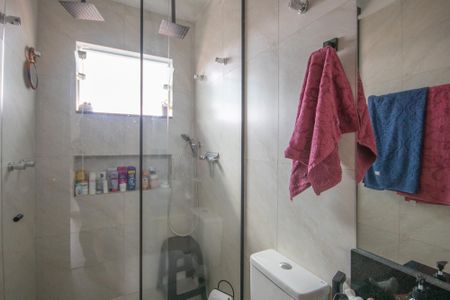 Casa à venda com 240m², 3 quartos e 5 vagasBanheiro da Suíte 1
