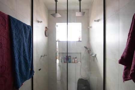 Casa à venda com 240m², 3 quartos e 5 vagasBanheiro da Suíte 1