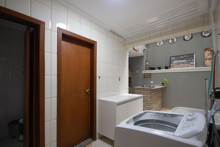 Casa à venda com 240m², 3 quartos e 5 vagasÁrea de Serviço