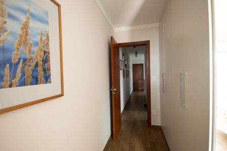 Casa à venda com 240m², 3 quartos e 5 vagasCorredor