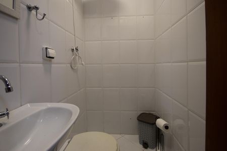 Casa à venda com 240m², 3 quartos e 5 vagasBanheiro de Serviço