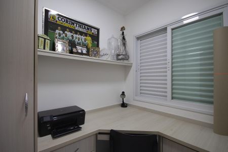 Casa à venda com 240m², 3 quartos e 5 vagasEscritório