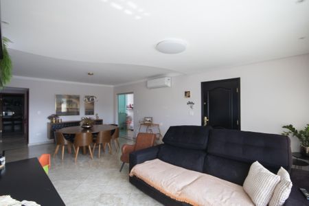 Casa à venda com 240m², 3 quartos e 5 vagasSala