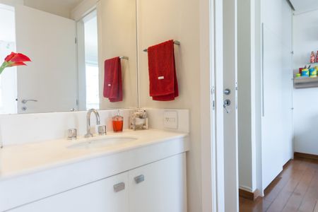 Apartamento à venda com 164m², 4 quartos e 4 vagas Apartamento à venda com 164m², 4 quartos e 4 vagasBanheiro da Semi Suíte 1/2