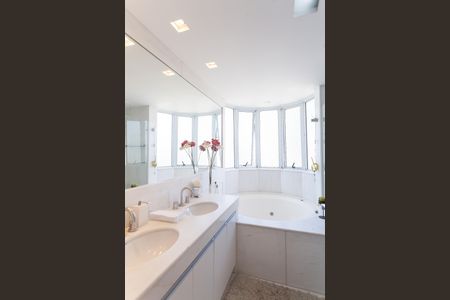 Apartamento à venda com 164m², 4 quartos e 4 vagas Apartamento à venda com 164m², 4 quartos e 4 vagasBanheiro da Suíte Master