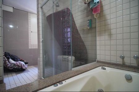 Apartamento à venda com 458m², 3 quartos e 4 vagasBanheiro da Suíte 2