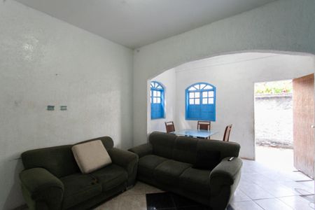 Casa à venda com 102m², 2 quartos e 2 vagas Casa à venda com 102m², 2 quartos e 2 vagasSala