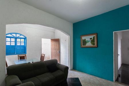 Casa à venda com 102m², 2 quartos e 2 vagas Casa à venda com 102m², 2 quartos e 2 vagasSala