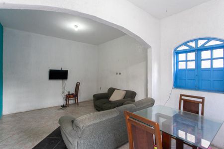 Casa à venda com 102m², 2 quartos e 2 vagas Casa à venda com 102m², 2 quartos e 2 vagasSala