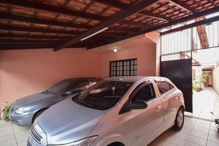 Casa à venda com 70m², 4 quartos e 2 vagasGaragem