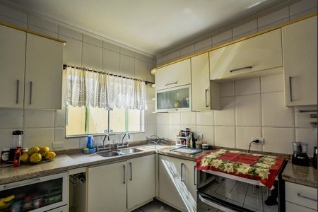 Apartamento à venda com 198m², 4 quartos e 4 vagas Apartamento à venda com 198m², 4 quartos e 4 vagasCozinha e Área de Serviço