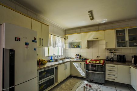Apartamento à venda com 198m², 4 quartos e 4 vagas Apartamento à venda com 198m², 4 quartos e 4 vagasCozinha e Área de Serviço
