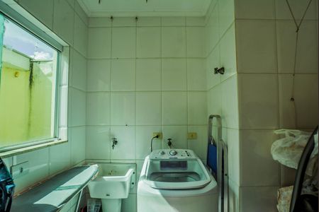 Apartamento à venda com 198m², 4 quartos e 4 vagas Apartamento à venda com 198m², 4 quartos e 4 vagasCozinha e Área de Serviço