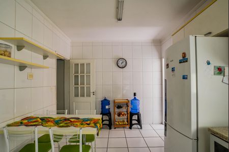 Apartamento à venda com 198m², 4 quartos e 4 vagas Apartamento à venda com 198m², 4 quartos e 4 vagasCozinha e Área de Serviço