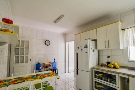 Apartamento à venda com 198m², 4 quartos e 4 vagas Apartamento à venda com 198m², 4 quartos e 4 vagasCozinha e Área de Serviço
