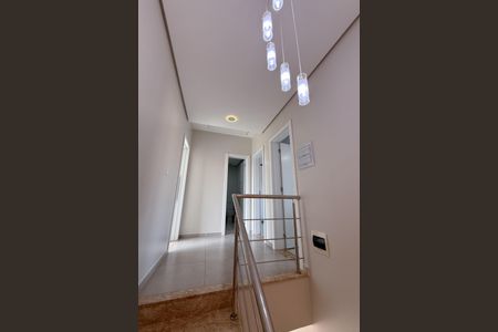 Casa de condomínio para alugar com 150m², 3 quartos e 2 vagasEscada