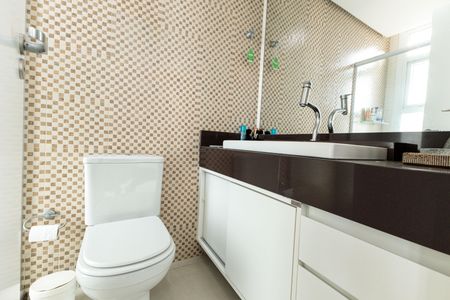 Casa de condomínio para alugar com 150m², 3 quartos e 2 vagasBanheiro da Suíte