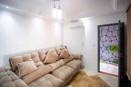 Casa à venda com 175m², 4 quartos e 3 vagasSala