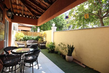 Apartamento à venda com 115m², 3 quartos e 2 vagasVaranda