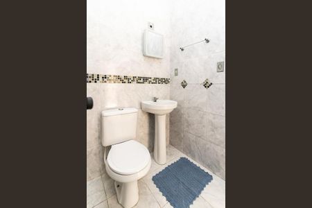 Apartamento para alugar com 60m², 2 quartos e sem vagaBanheiro