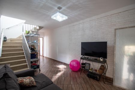 Casa à venda com 141m², 3 quartos e 2 vagasSala