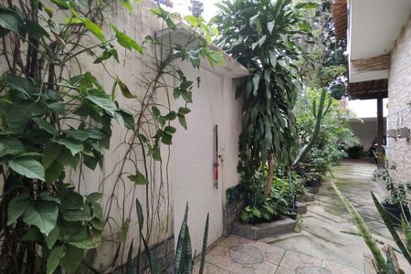 Casa de condomínio para alugar com 500m², 4 quartos e 2 vagasQuintal