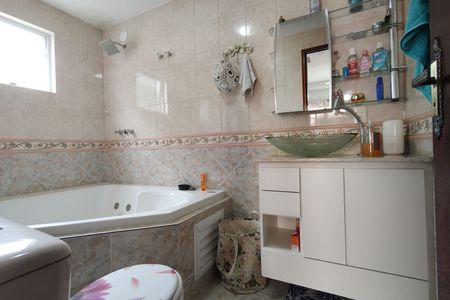 Casa de condomínio para alugar com 500m², 4 quartos e 2 vagasBanheiro da Suíte