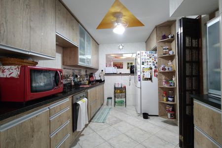 Casa de condomínio para alugar com 500m², 4 quartos e 2 vagasCozinha 