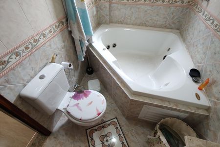 Casa de condomínio para alugar com 500m², 4 quartos e 2 vagasBanheiro da Suíte