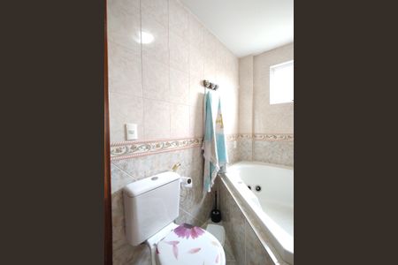 Casa de condomínio para alugar com 500m², 4 quartos e 2 vagasBanheiro da Suíte