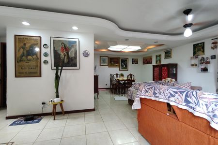 Casa de condomínio para alugar com 500m², 4 quartos e 2 vagasSala