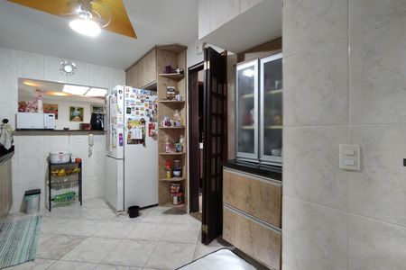 Casa de condomínio para alugar com 500m², 4 quartos e 2 vagasCozinha 