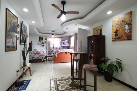 Casa de condomínio para alugar com 500m², 4 quartos e 2 vagasSala